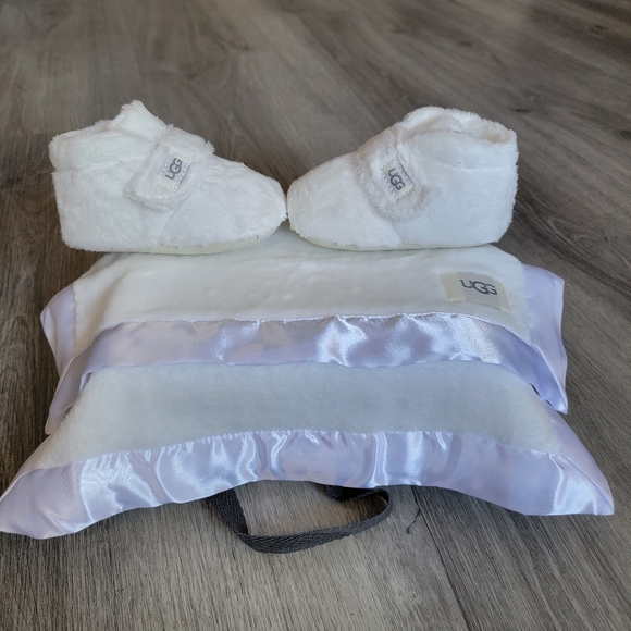 UGG Infant Bixbee and Lovely Blanket - Picture 1 of 9